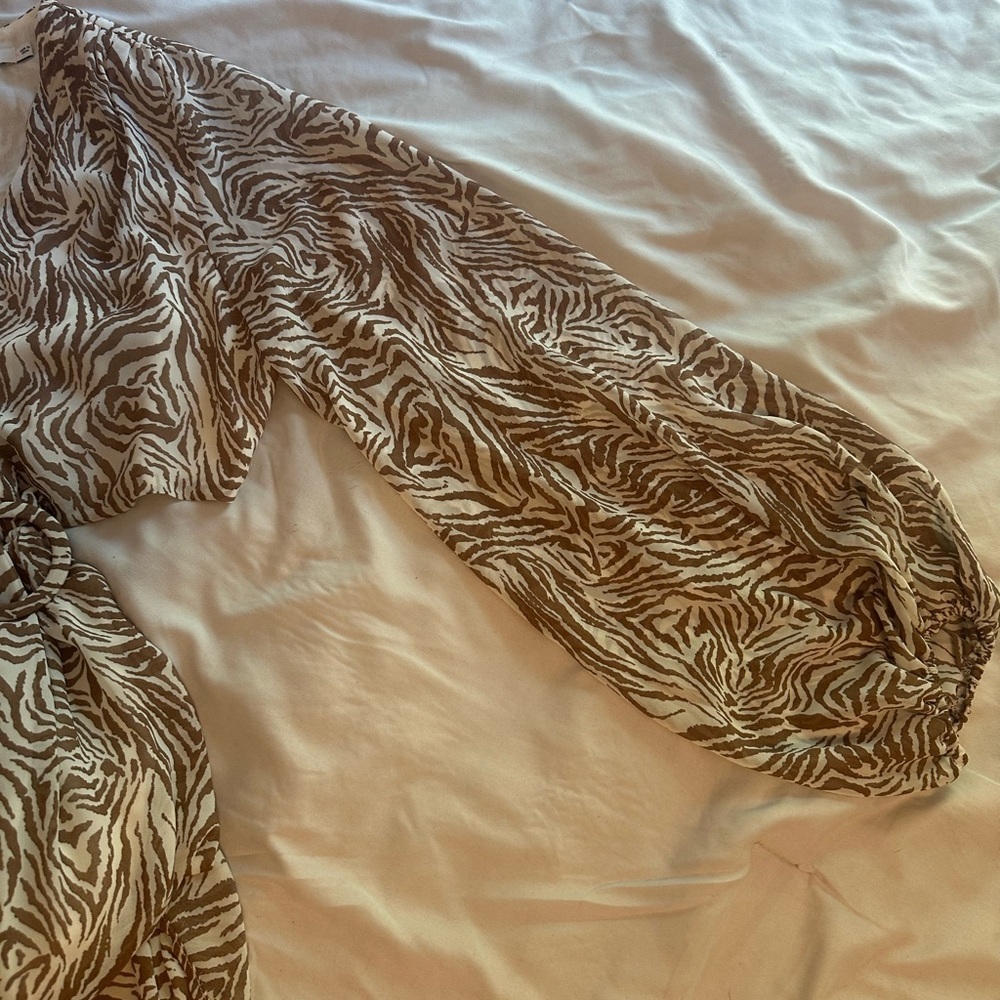 Lush‎ Brown Zebra Print Cutout maxi Dress Size Large - Picture 7 of 9